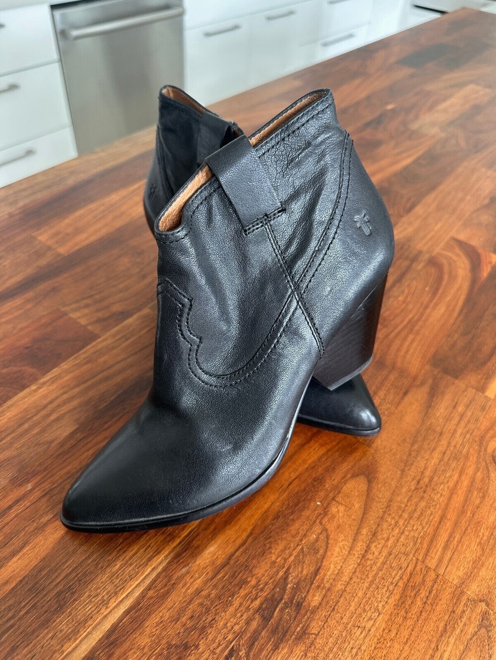Frye Women's Black Leather Western Ankle  Pointed Toe Block Heel Booties-7.5 EUC